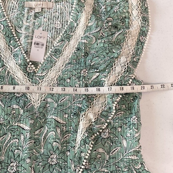 Loft Spring Bloom Lacy Ruffle Peplum Top Floral Flutter Cap Sleeve V-Neck - Picture 12 of 15